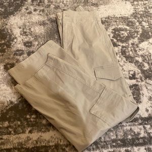 A&F beige cargo pants. New with tags size 25/0